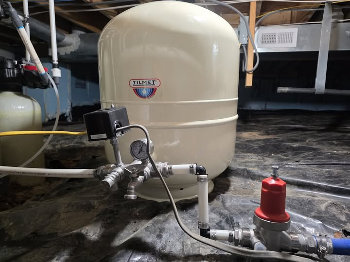 Well water pressure tank, gauge and pressure control assembly
